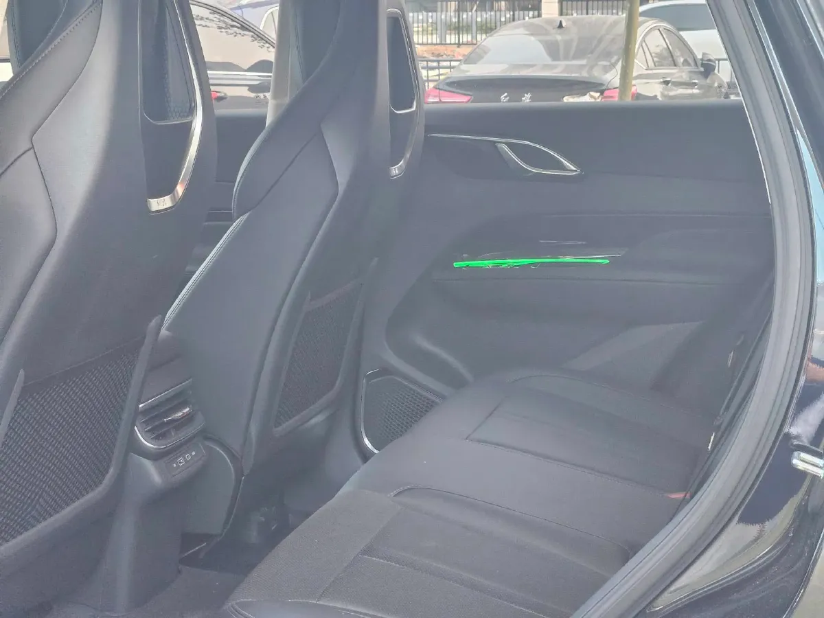 2024 HongQi HS3 1.5T 169HP L4 1DHT PHEV 18.4KWH,autocango,china used car exporter,china ev exporter,chinese used car exporter,chinese used ev exporter