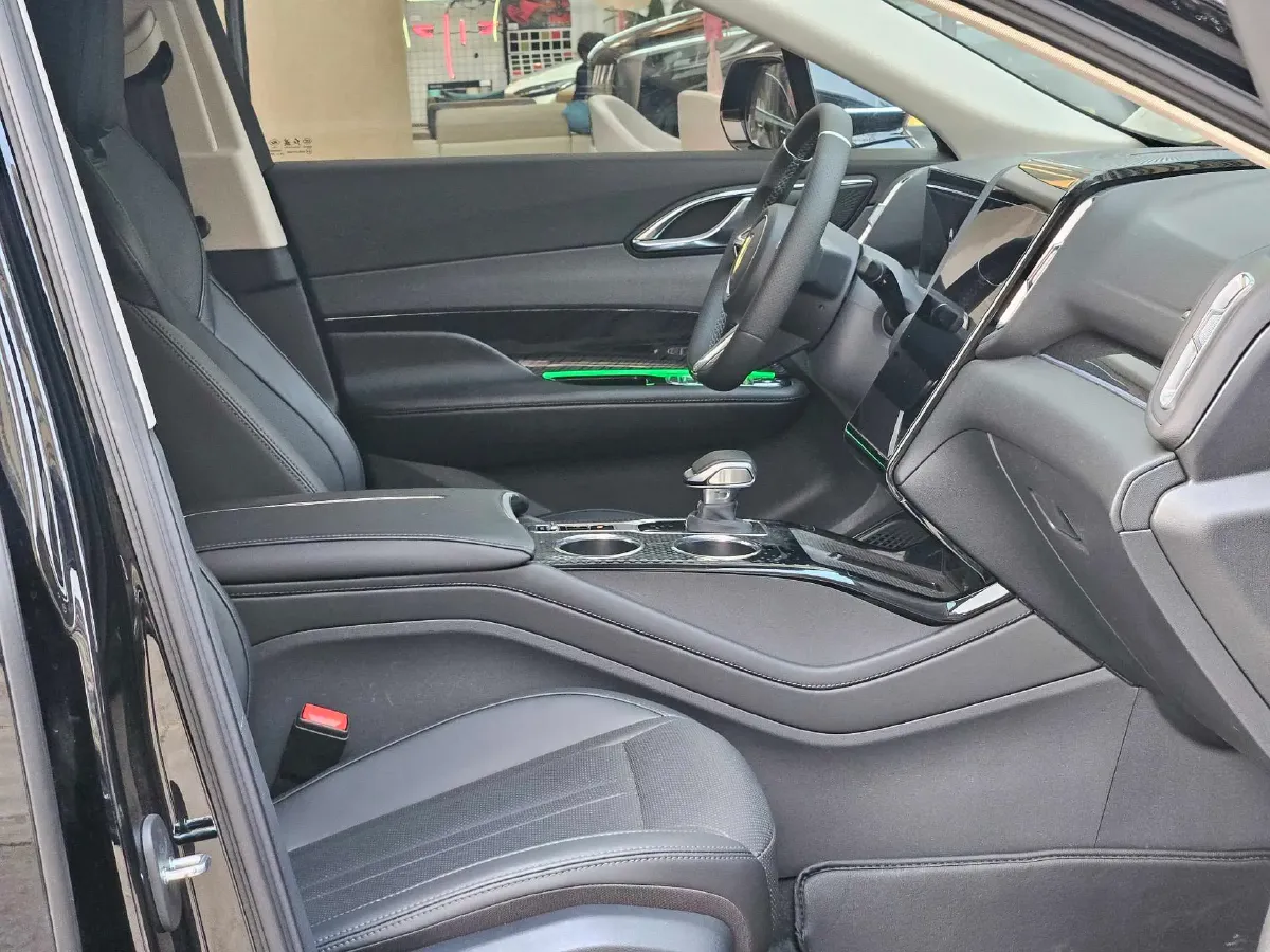 2024 HongQi HS3 1.5T 169HP L4 1DHT PHEV 18.4KWH,autocango,china used car exporter,china ev exporter,chinese used car exporter,chinese used ev exporter