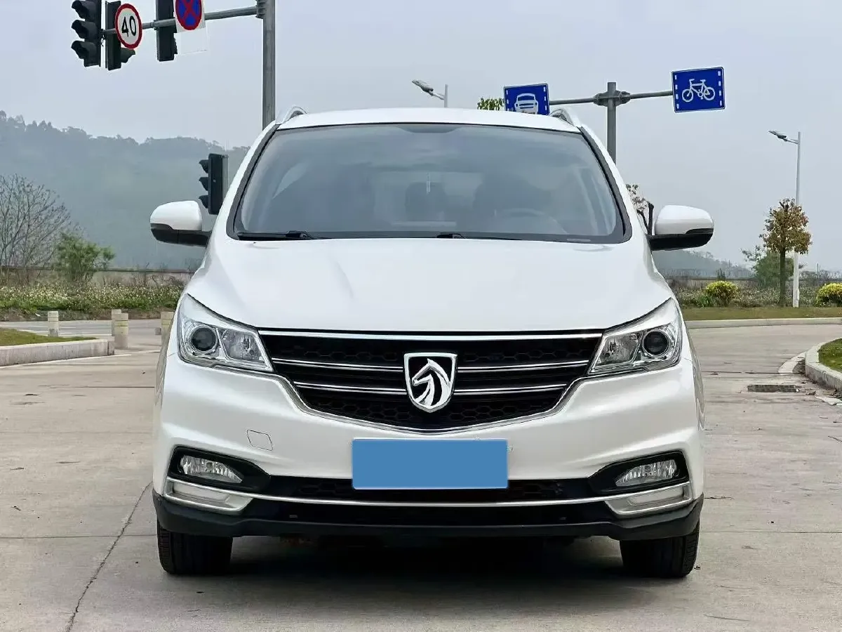 2021 BaoJun 730 1.5L 105HP L4 6MT,autocango,china used car exporter,china ev exporter,chinese used car exporter,chinese used ev exporter