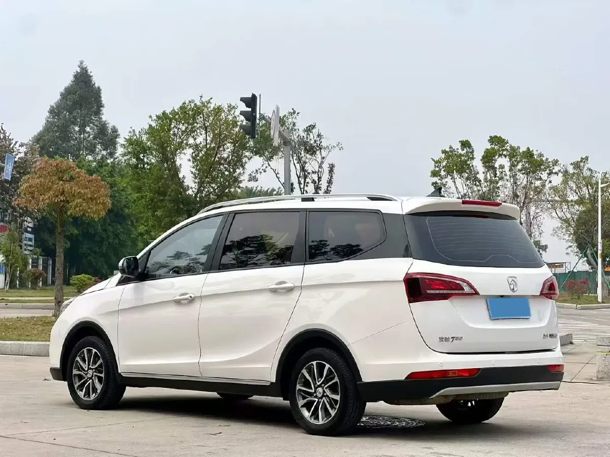 2021 BaoJun 730 1.5L 105HP L4 6MT,autocango,china used car exporter,china ev exporter,chinese used car exporter,chinese used ev exporter