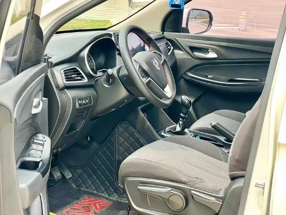 2021 BaoJun 730 1.5L 105HP L4 6MT,autocango,china used car exporter,china ev exporter,chinese used car exporter,chinese used ev exporter