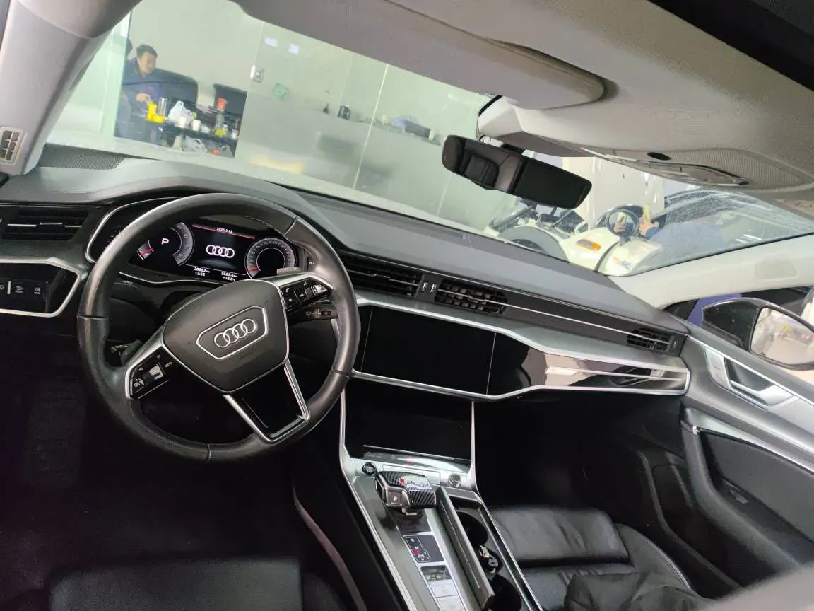 2023 Audi A7 2.0T 265HP L4 7DCT,autocango,china used car exporter,china ev exporter,chinese used car exporter,chinese used ev exporter