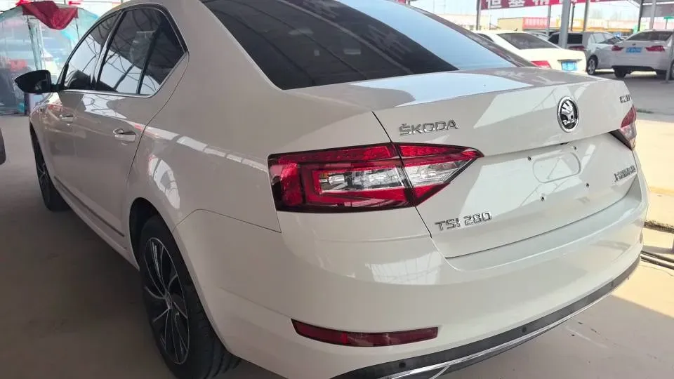 2018 Skoda Octavia 1.4T 150HP L4 7DCT,autocango,china used car exporter,china ev exporter,chinese used car exporter,chinese used ev exporter