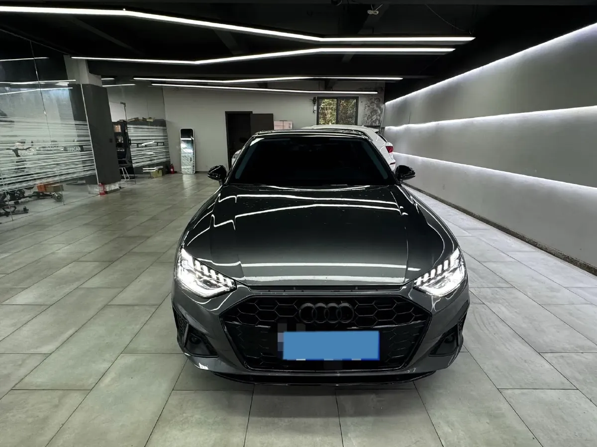 2023 Audi A4L 2.0T 190HP L4 7DCT,autocango,china used car exporter,china ev exporter,chinese used car exporter,chinese used ev exporter