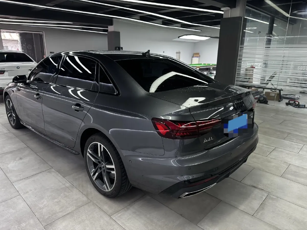2023 Audi A4L 2.0T 190HP L4 7DCT,autocango,china used car exporter,china ev exporter,chinese used car exporter,chinese used ev exporter