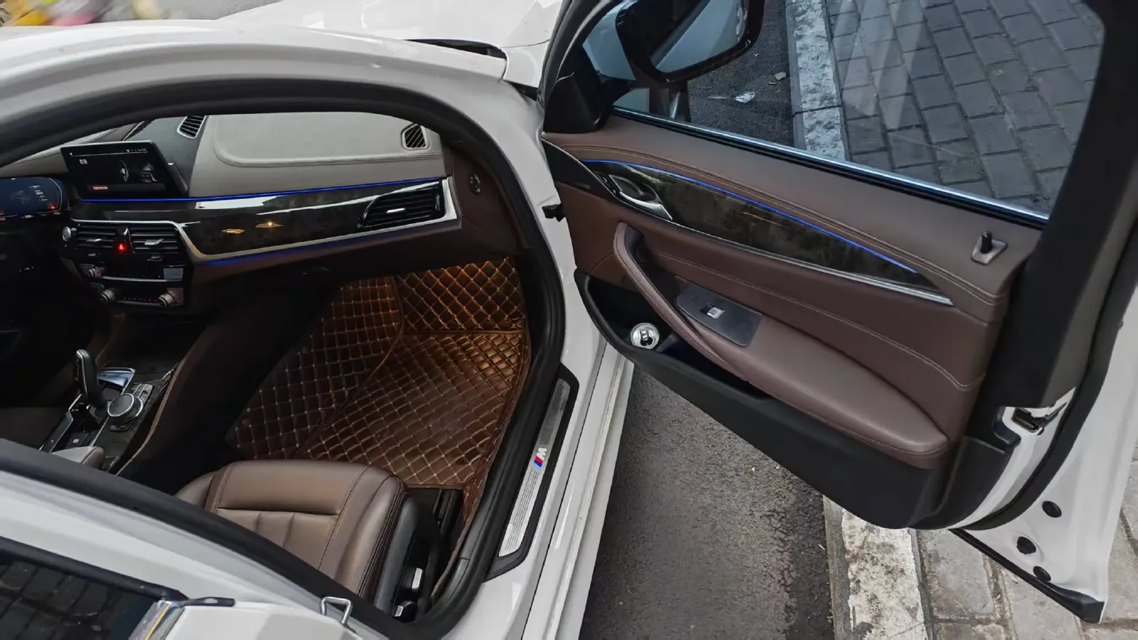 2020 BMW 5 Series 2.0T 184HP L4 8AT,autocango,china used car exporter,china ev exporter,chinese used car exporter,chinese used ev exporter