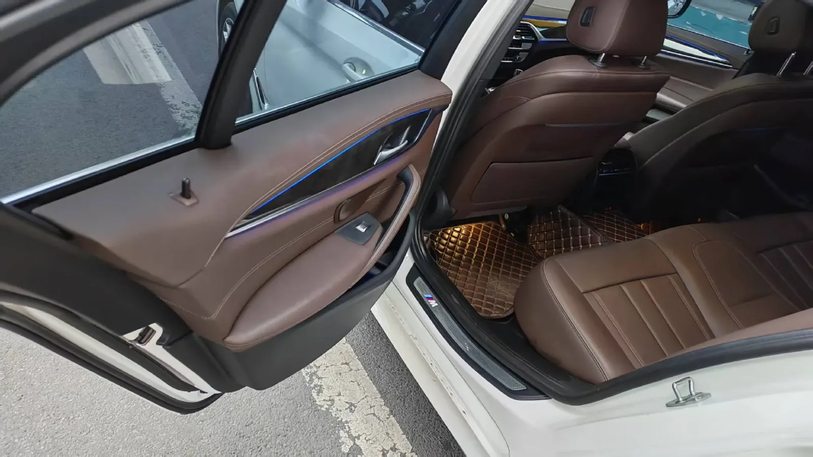 2020 BMW 5 Series 2.0T 184HP L4 8AT,autocango,china used car exporter,china ev exporter,chinese used car exporter,chinese used ev exporter