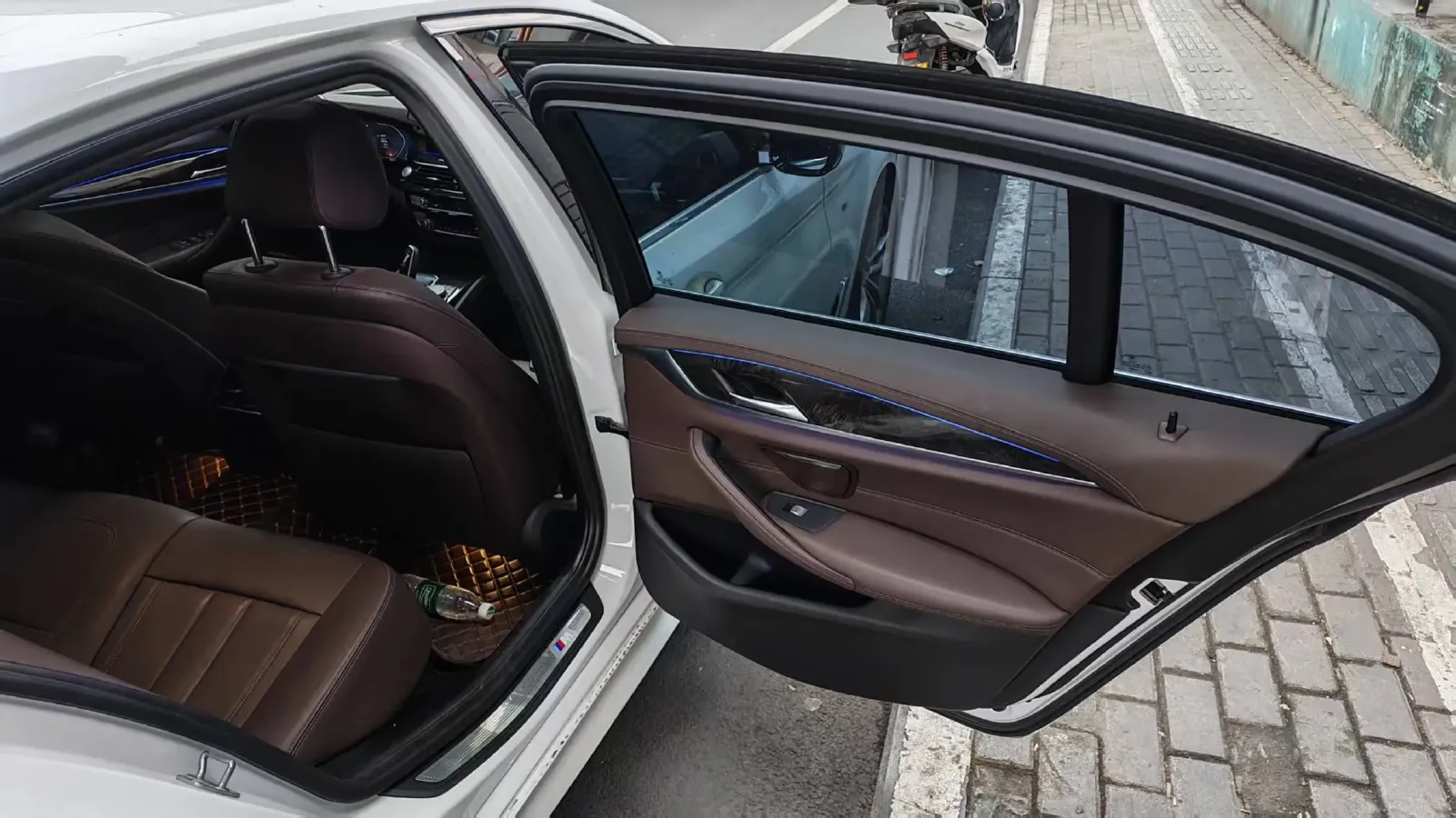 2020 BMW 5 Series 2.0T 184HP L4 8AT,autocango,china used car exporter,china ev exporter,chinese used car exporter,chinese used ev exporter