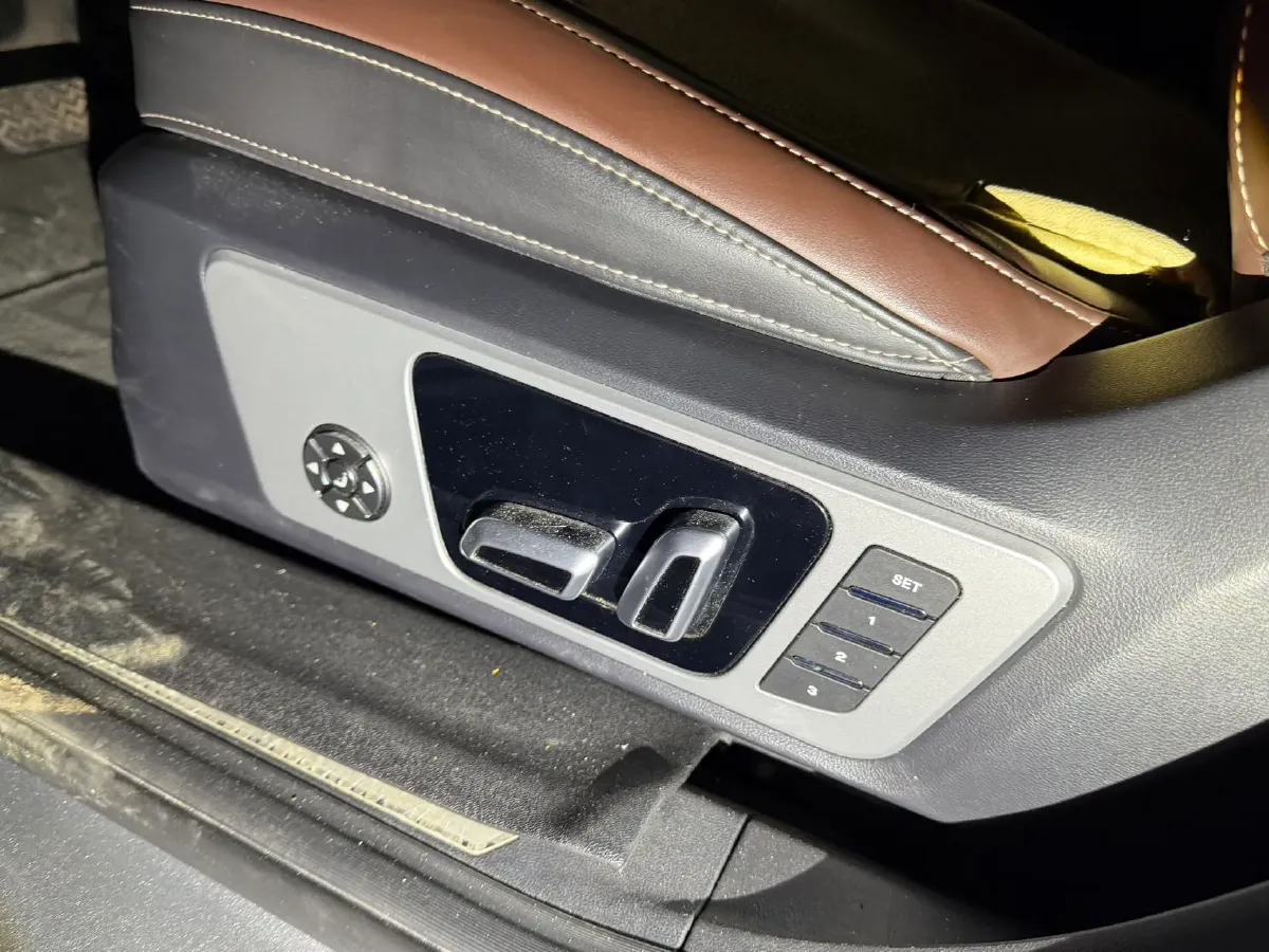 2021 WEY VV6 2.0T 227HP L4 7DCT,autocango,china used car exporter,china ev exporter,chinese used car exporter,chinese used ev exporter