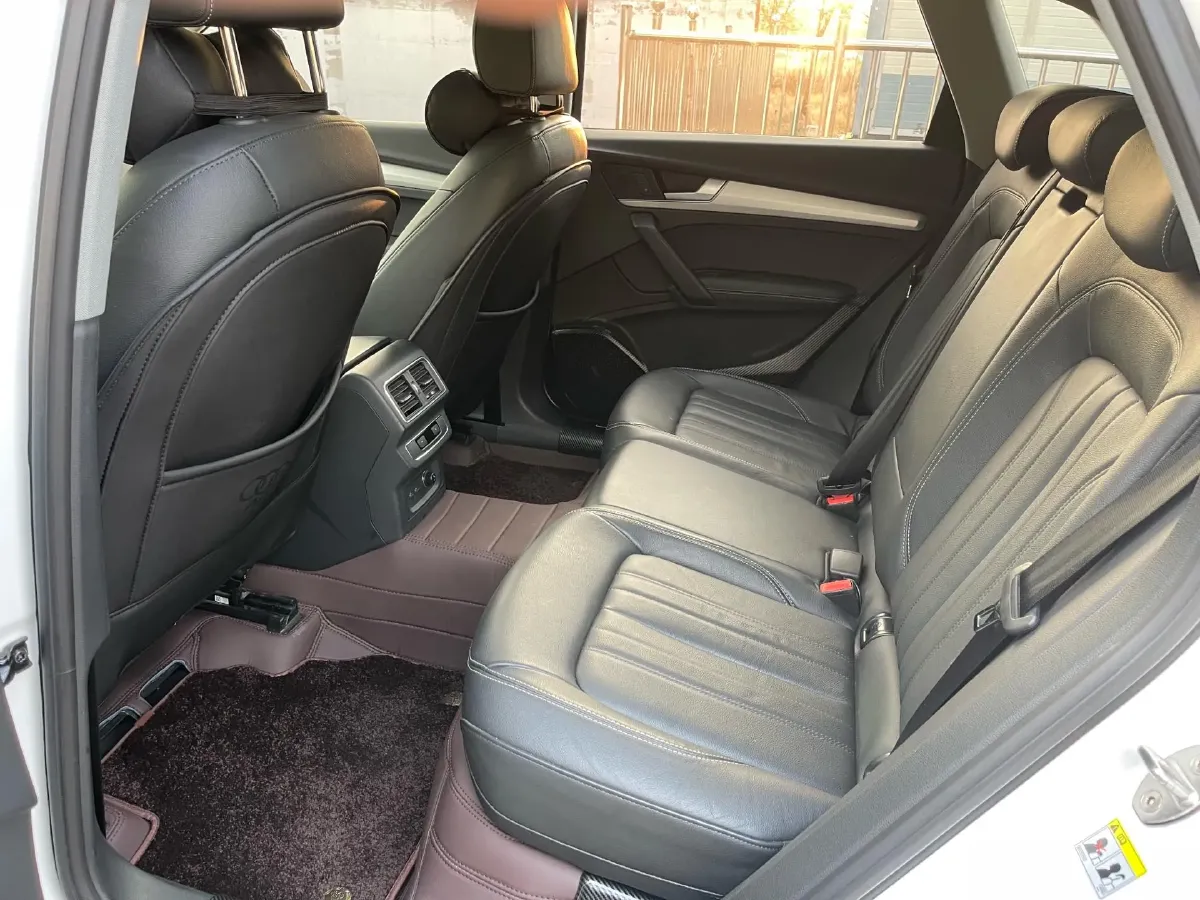 2020 Audi Q5L 2.0T 190HP L4 7DCT,autocango,china used car exporter,china ev exporter,chinese used car exporter,chinese used ev exporter