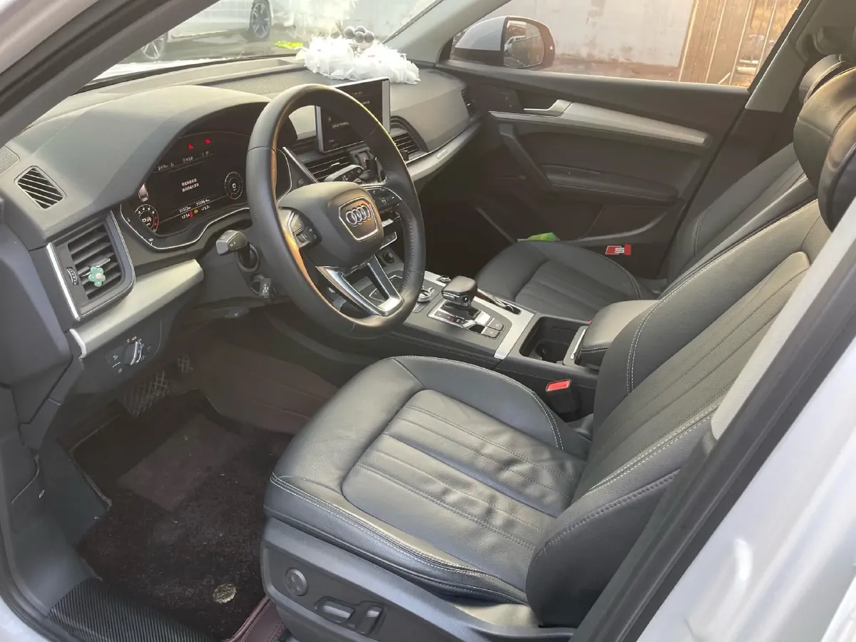 2020 Audi Q5L 2.0T 190HP L4 7DCT,autocango,china used car exporter,china ev exporter,chinese used car exporter,chinese used ev exporter