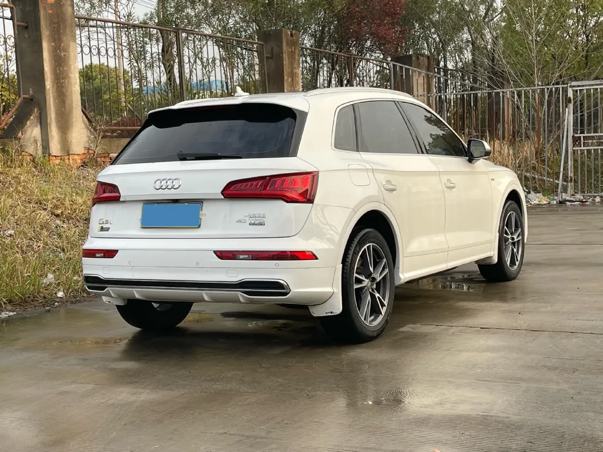 2020 Audi Q5L 2.0T 190HP L4 7DCT,autocango,china used car exporter,china ev exporter,chinese used car exporter,chinese used ev exporter