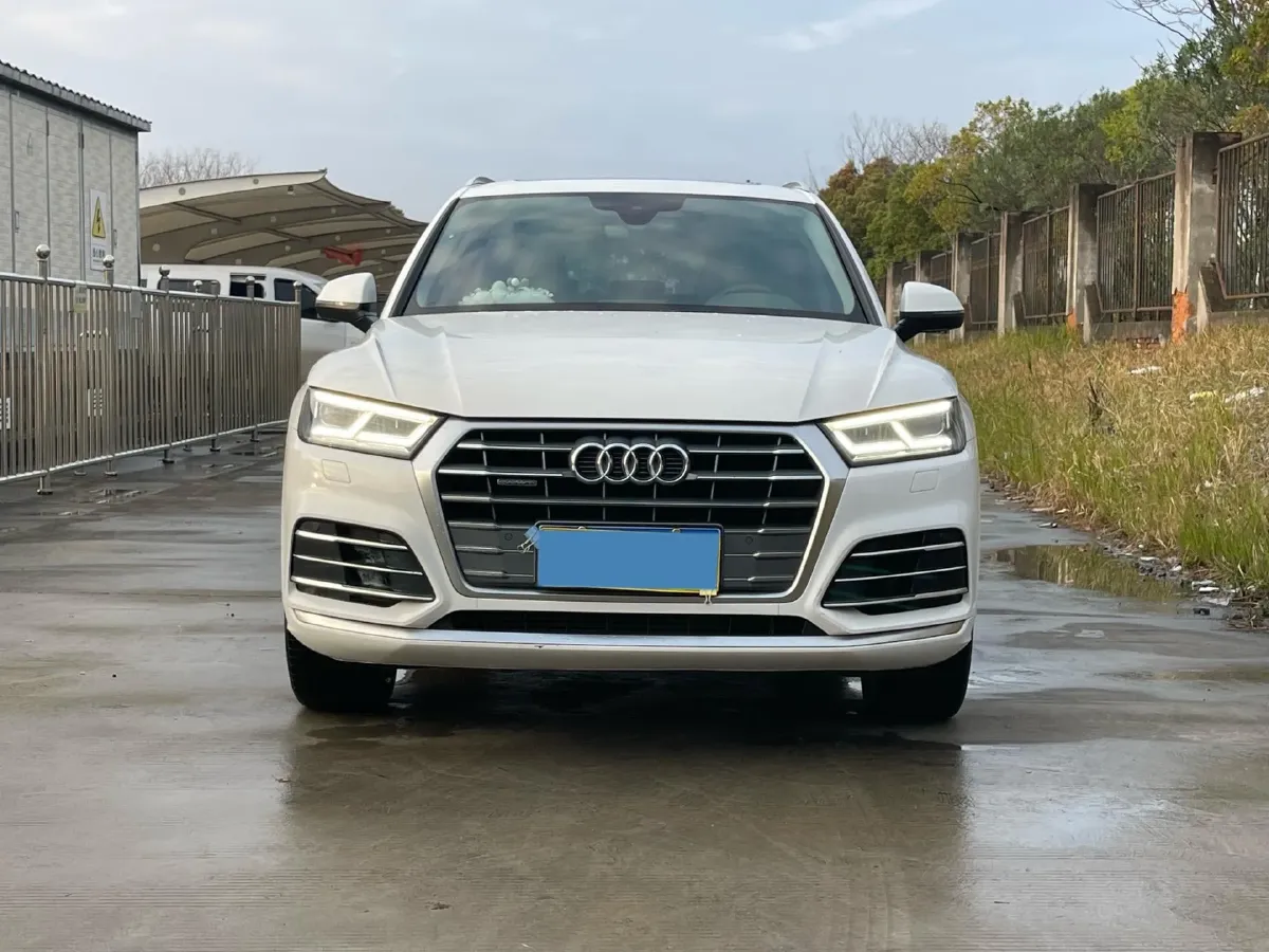 2020 Audi Q5L 2.0T 190HP L4 7DCT,autocango,china used car exporter,china ev exporter,chinese used car exporter,chinese used ev exporter