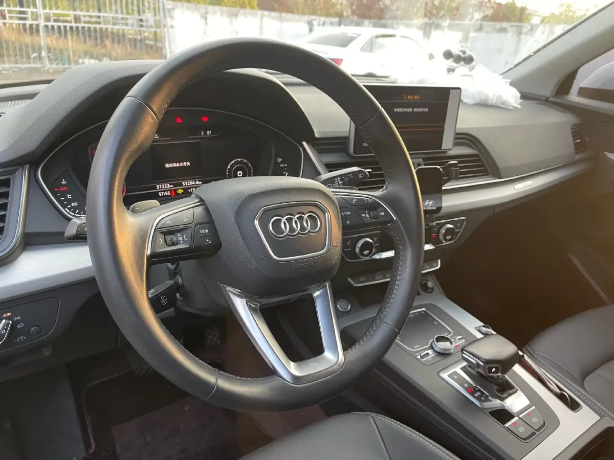 2020 Audi Q5L 2.0T 190HP L4 7DCT,autocango,china used car exporter,china ev exporter,chinese used car exporter,chinese used ev exporter