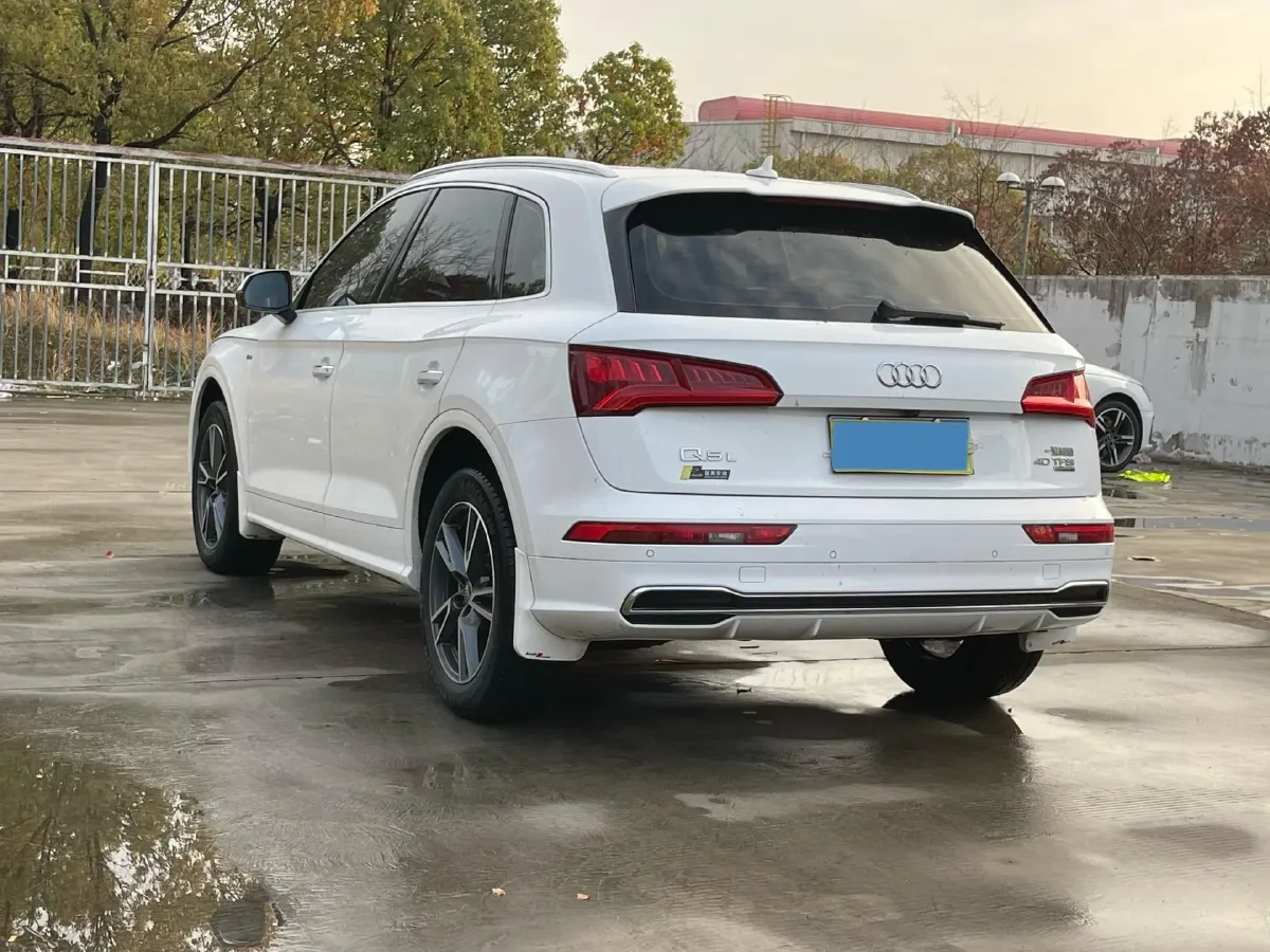 2020 Audi Q5L 2.0T 190HP L4 7DCT,autocango,china used car exporter,china ev exporter,chinese used car exporter,chinese used ev exporter