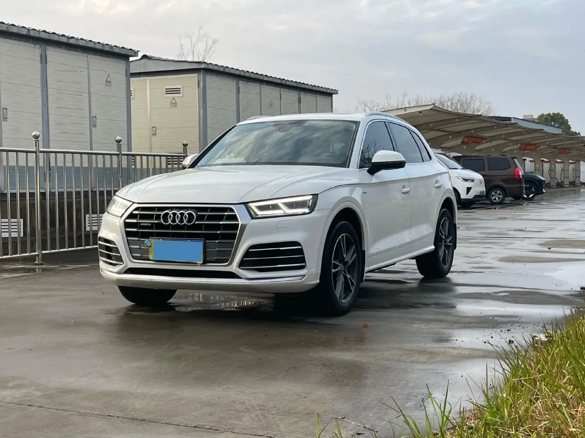 2020 Audi Q5L 2.0T 190HP L4 7DCT,autocango,china used car exporter,china ev exporter,chinese used car exporter,chinese used ev exporter