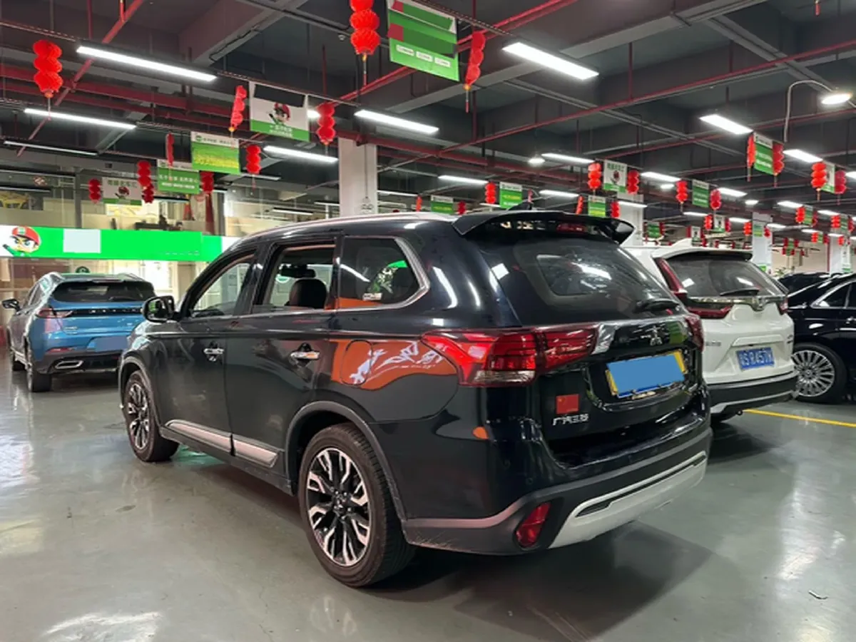2020 Mitsubishi Outlander 2.4L 192HP L4 CVT,autocango,china used car exporter,china ev exporter,chinese used car exporter,chinese used ev exporter