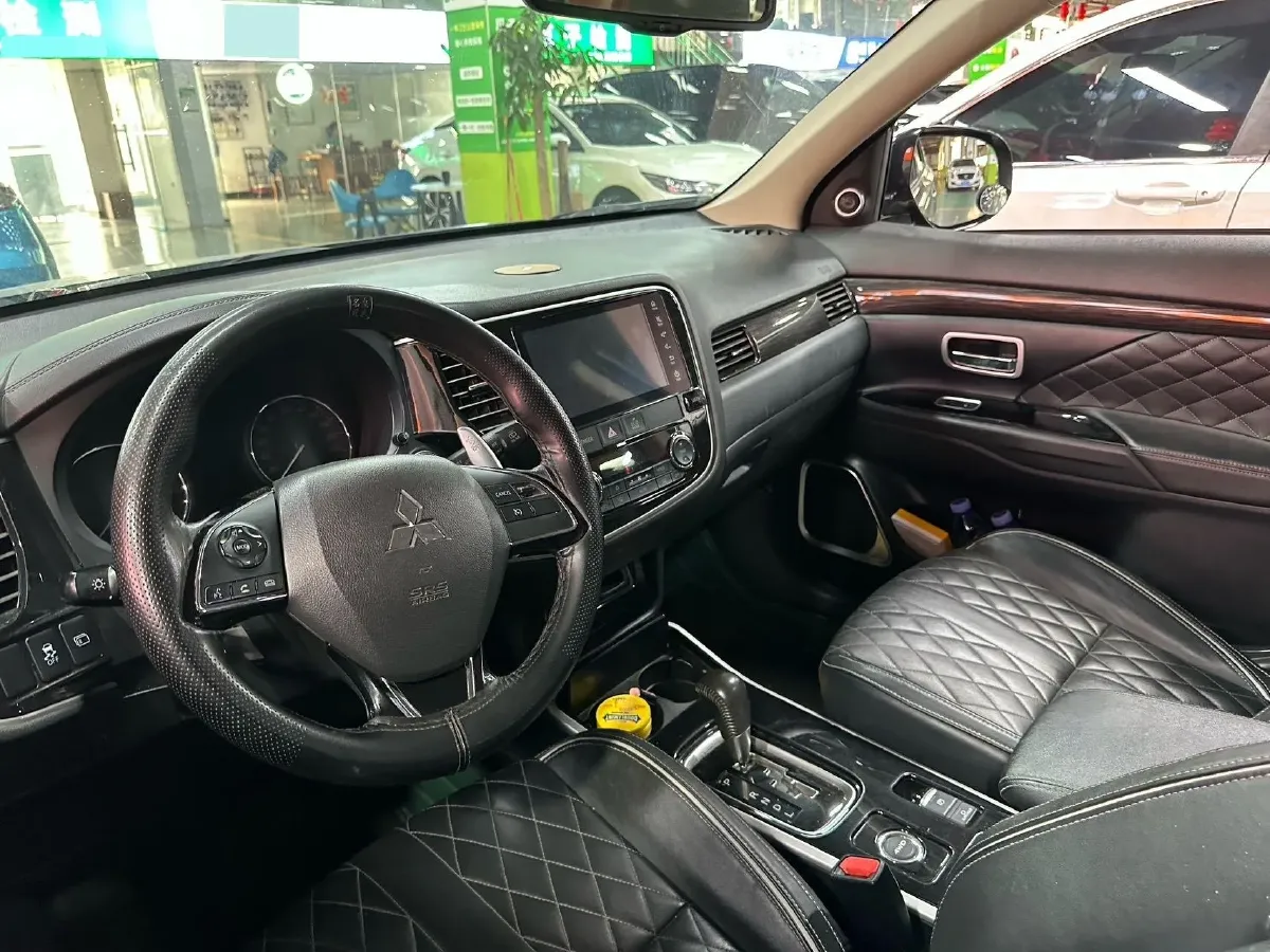 2020 Mitsubishi Outlander 2.4L 192HP L4 CVT,autocango,china used car exporter,china ev exporter,chinese used car exporter,chinese used ev exporter