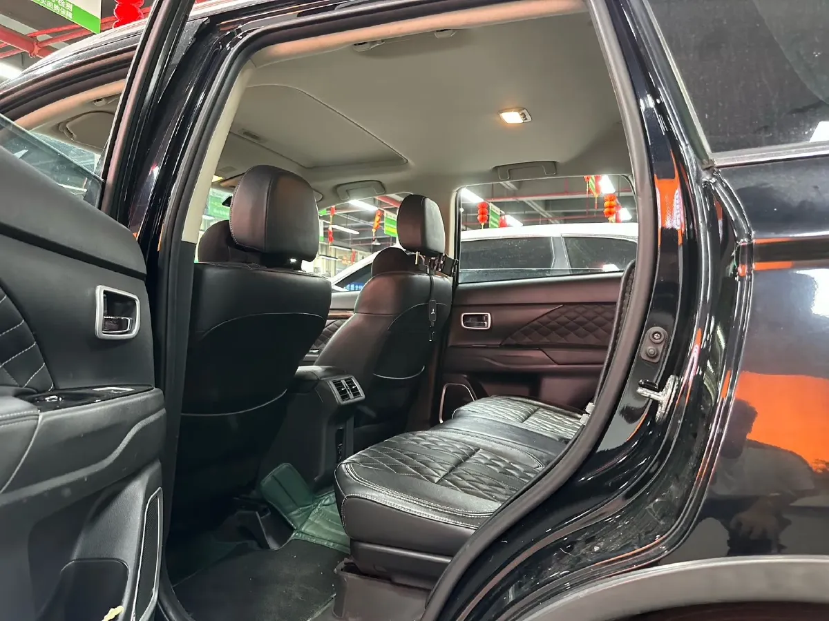 2020 Mitsubishi Outlander 2.4L 192HP L4 CVT,autocango,china used car exporter,china ev exporter,chinese used car exporter,chinese used ev exporter