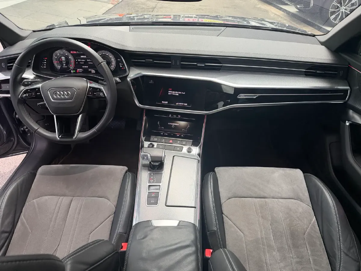 2022 Audi A6L 2.0T 224HP L4 7DCT,autocango,china used car exporter,china ev exporter,chinese used car exporter,chinese used ev exporter