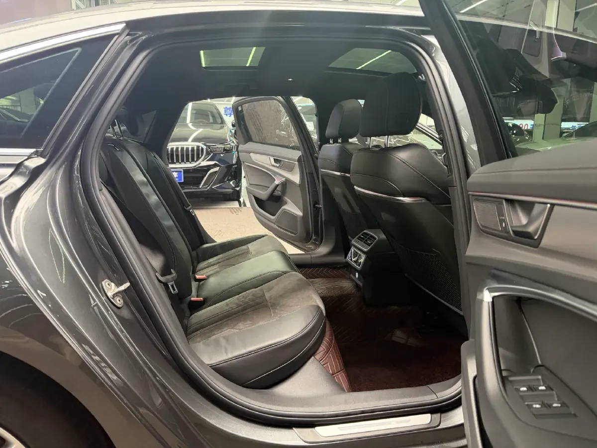 2022 Audi A6L 2.0T 224HP L4 7DCT,autocango,china used car exporter,china ev exporter,chinese used car exporter,chinese used ev exporter