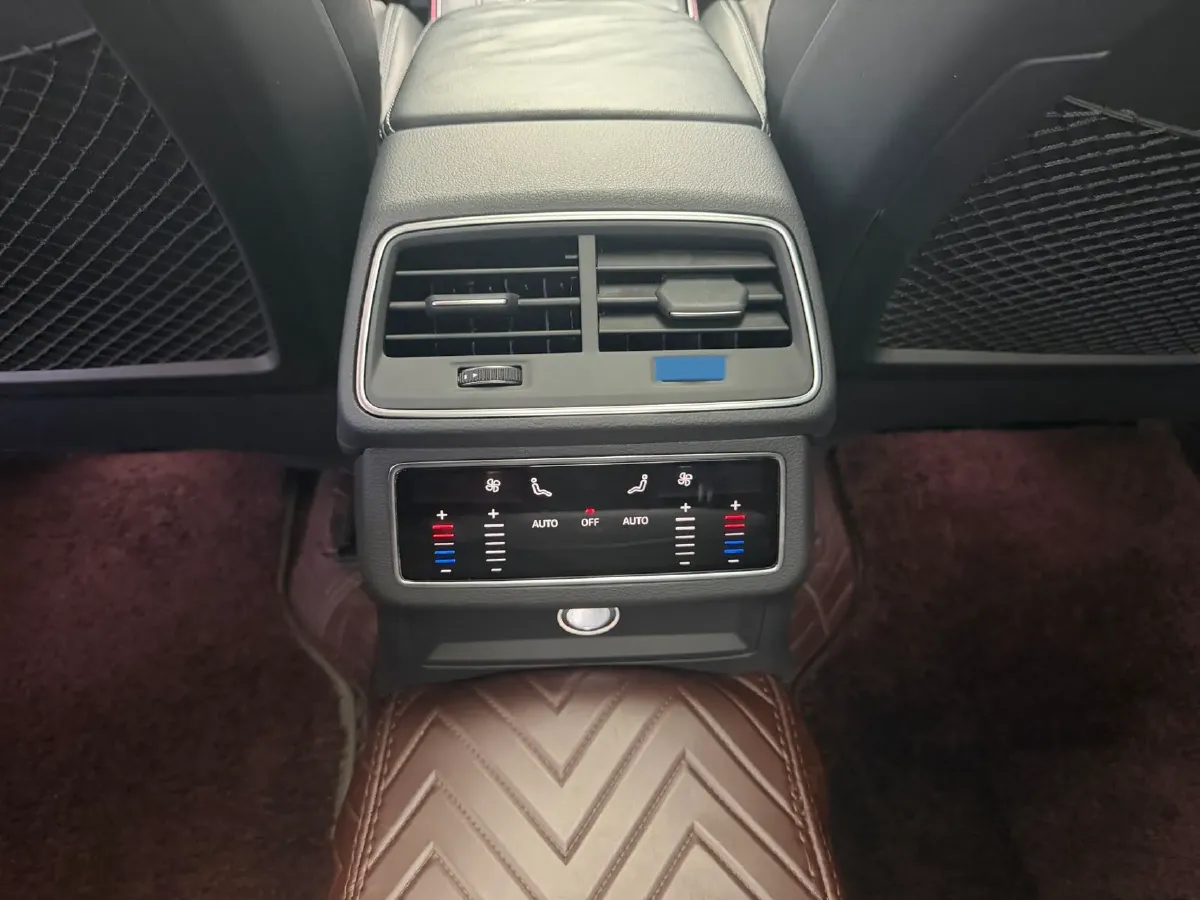 2022 Audi A6L 2.0T 224HP L4 7DCT,autocango,china used car exporter,china ev exporter,chinese used car exporter,chinese used ev exporter