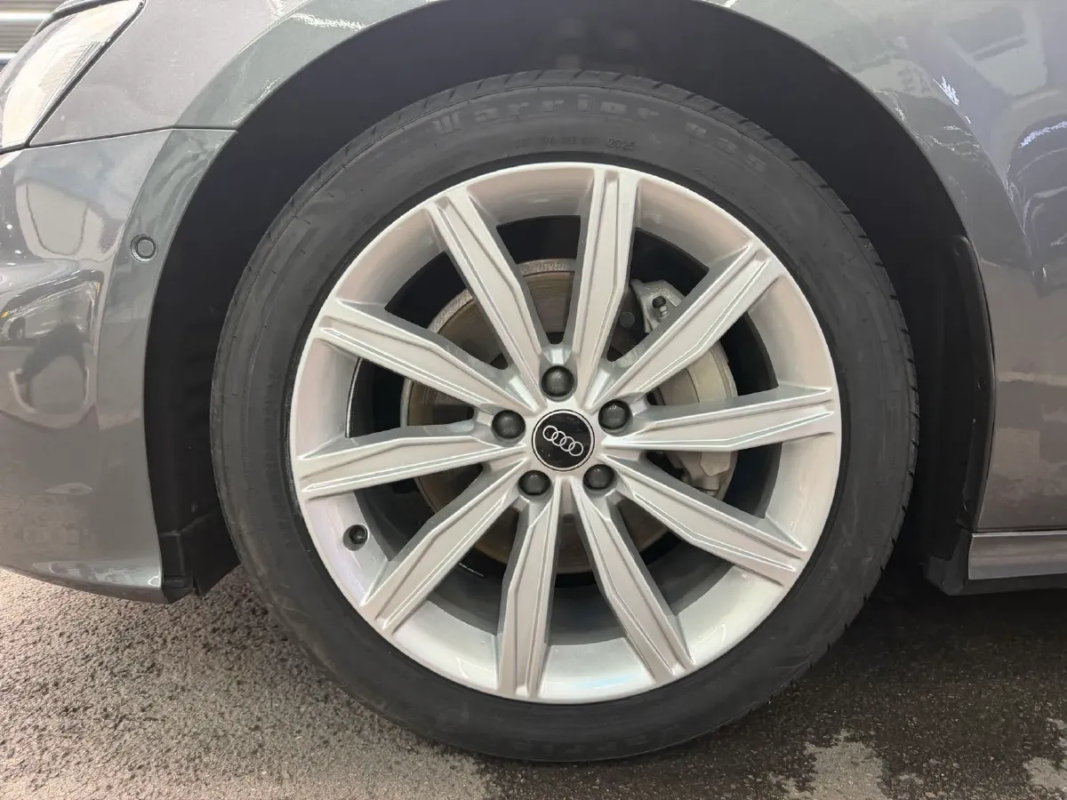 2022 Audi A6L 2.0T 224HP L4 7DCT,autocango,china used car exporter,china ev exporter,chinese used car exporter,chinese used ev exporter