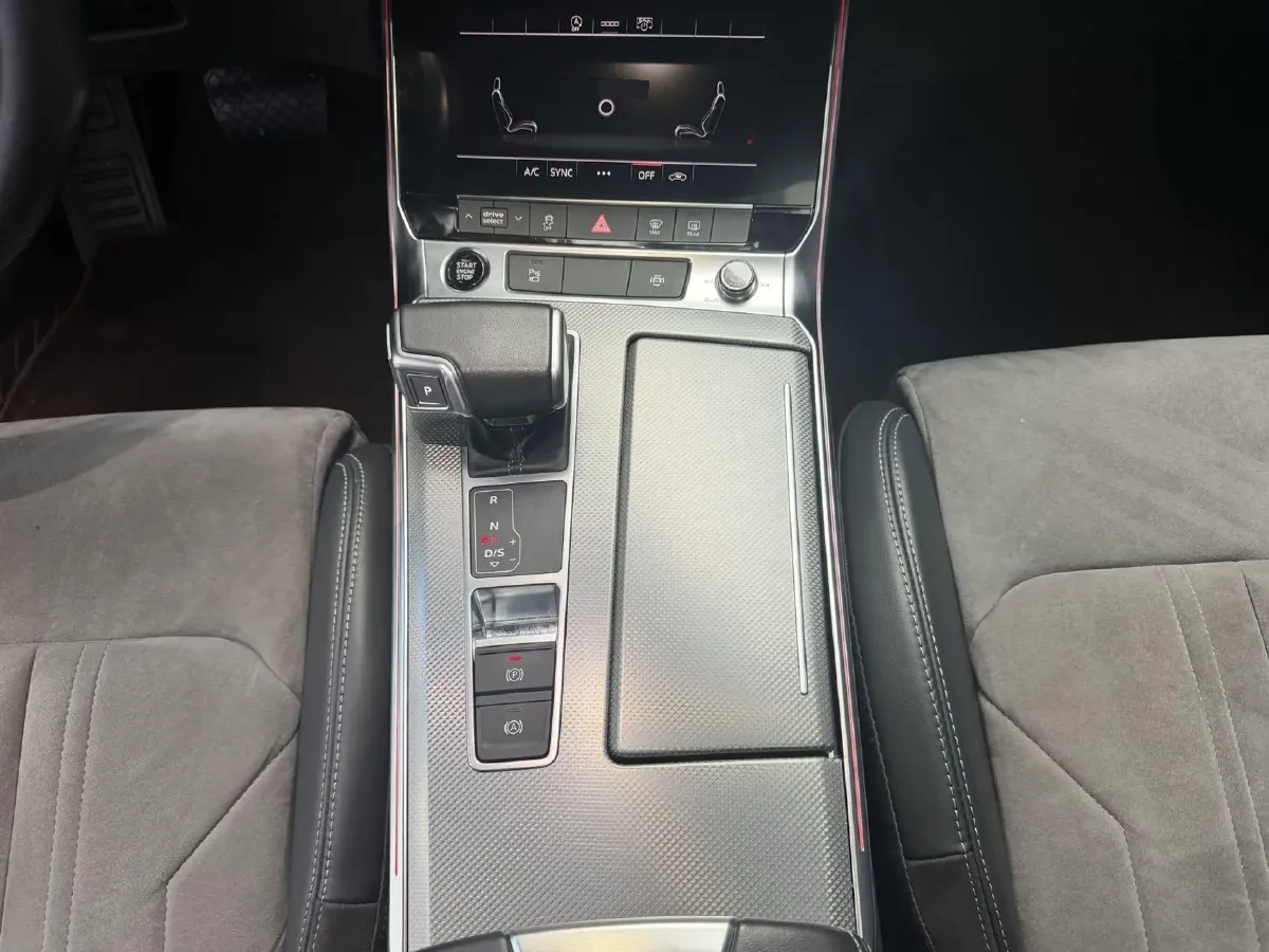 2022 Audi A6L 2.0T 224HP L4 7DCT,autocango,china used car exporter,china ev exporter,chinese used car exporter,chinese used ev exporter