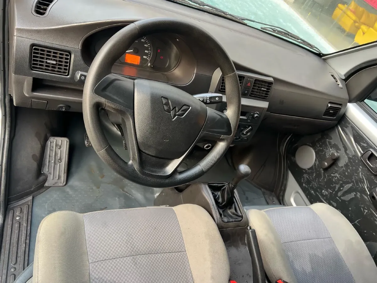 2022 WuLing RongGuang Mini Truck 1.5L 99HP L4 5MT,autocango,china used car exporter,china ev exporter,chinese used car exporter,chinese used ev exporter