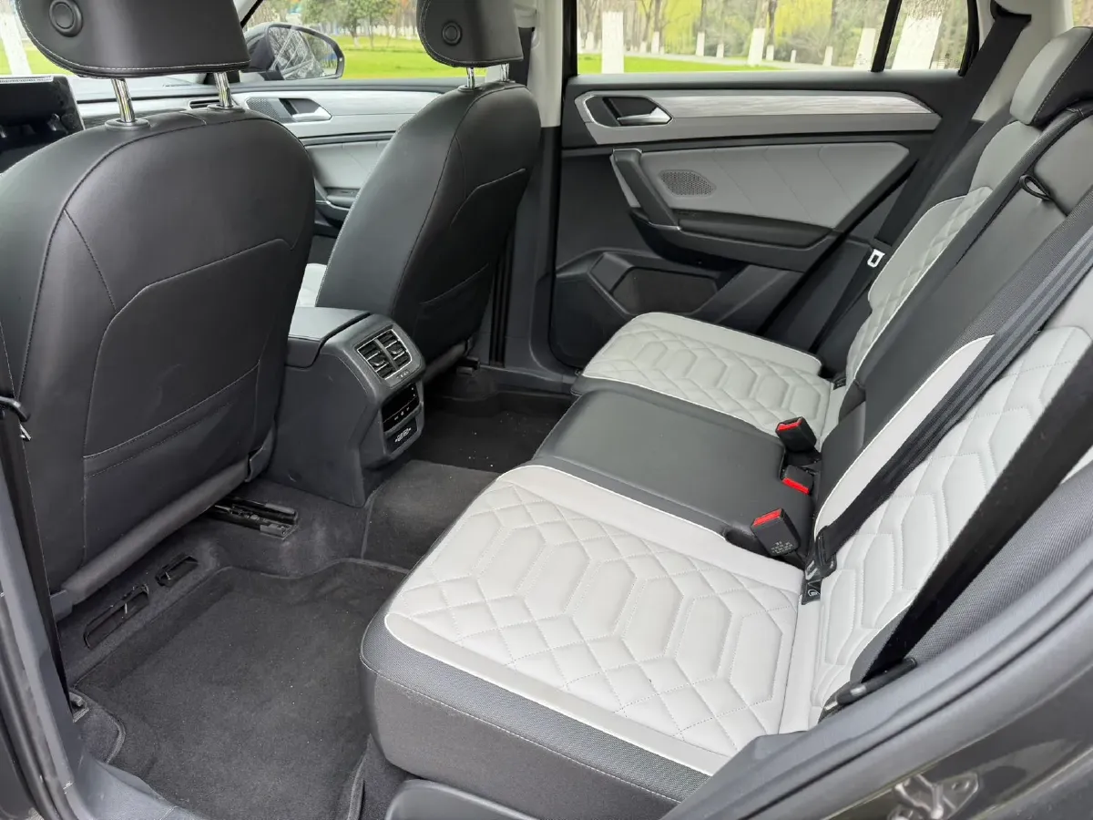 2024 Volkswagen Tayron 2.0T 186HP L4 7DCT,autocango,china used car exporter,china ev exporter,chinese used car exporter,chinese used ev exporter