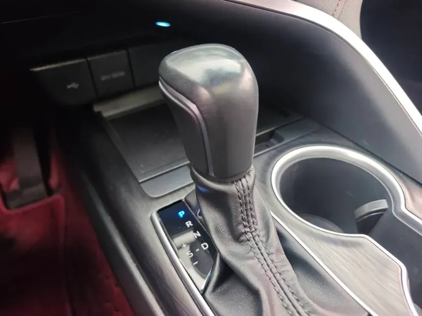 2021 Toyota Camry 2.5L 209HP L4 8AT,autocango,china used car exporter,china ev exporter,chinese used car exporter,chinese used ev exporter