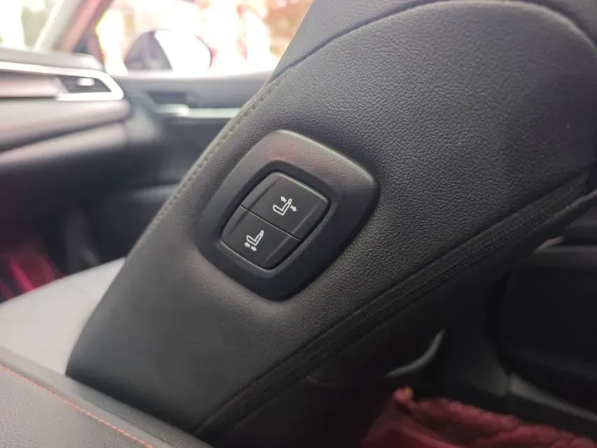 2021 Toyota Camry 2.5L 209HP L4 8AT,autocango,china used car exporter,china ev exporter,chinese used car exporter,chinese used ev exporter