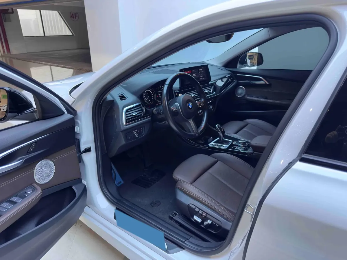 2021 BMW 1 Series 1.5T 140HP L3 7DCT,autocango,china used car exporter,china ev exporter,chinese used car exporter,chinese used ev exporter