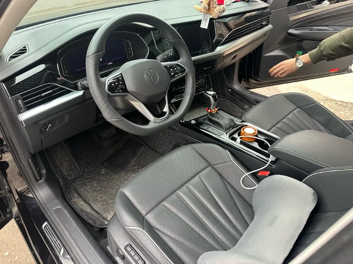 2024 Volkswagen Passat 2.0T 186HP L4 7DCT,autocango,china used car exporter,china ev exporter,chinese used car exporter,chinese used ev exporter