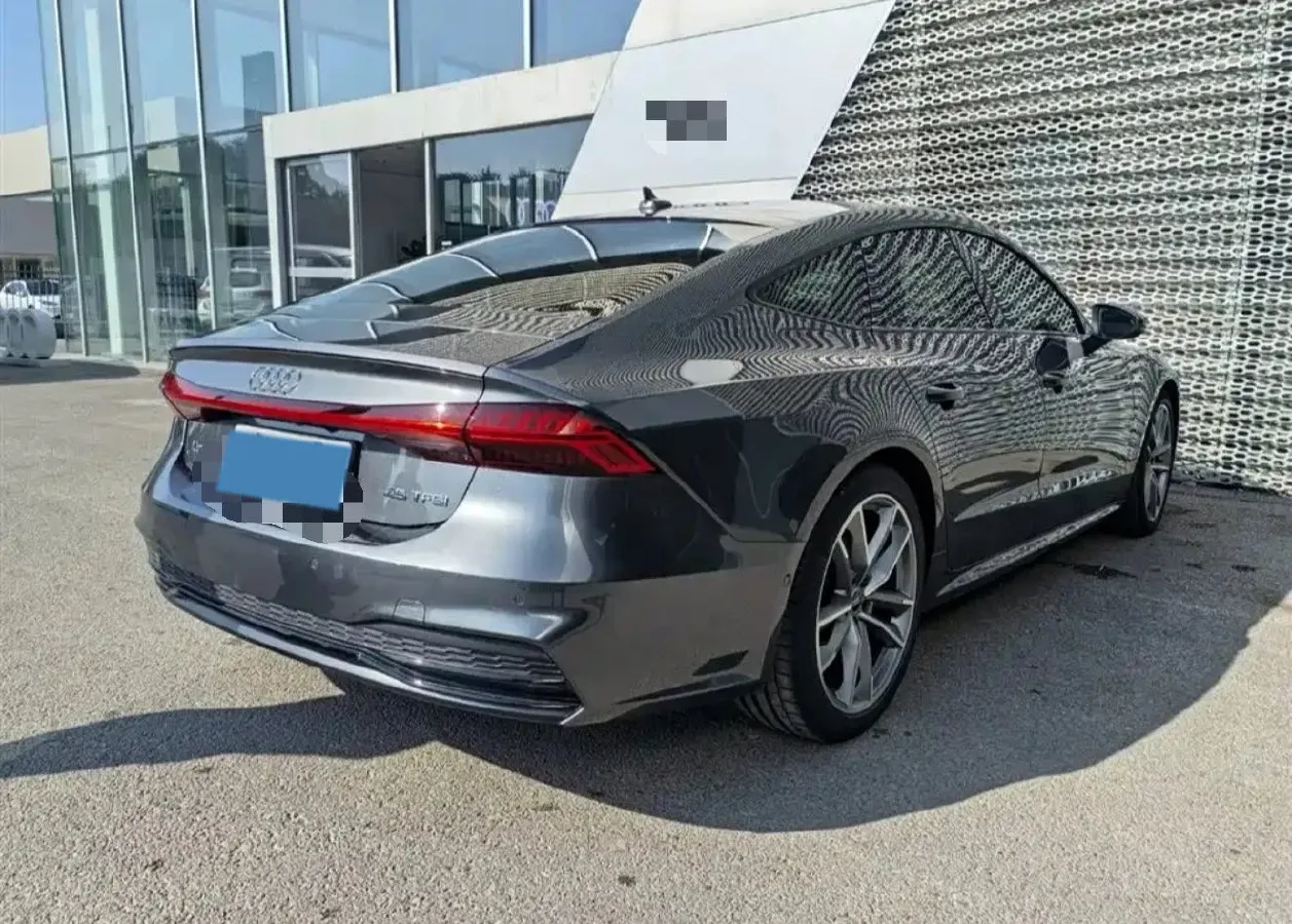2024 Audi A7 2.0T 265HP L4 7DCT,autocango,china used car exporter,china ev exporter,chinese used car exporter,chinese used ev exporter