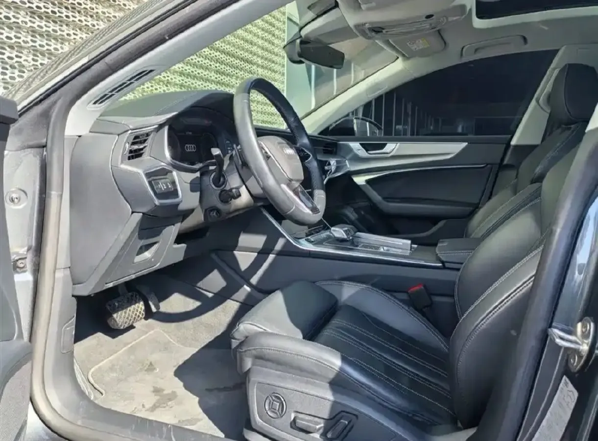 2024 Audi A7 2.0T 265HP L4 7DCT,autocango,china used car exporter,china ev exporter,chinese used car exporter,chinese used ev exporter