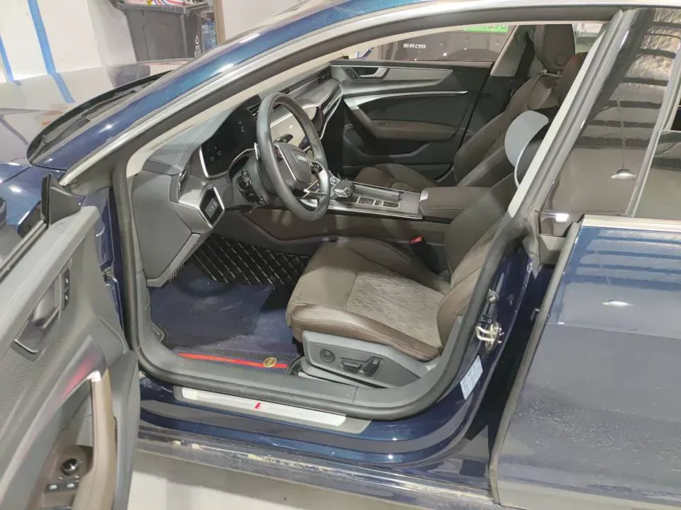 2024 Audi A7L 2.0T 245HP L4 7DCT,autocango,china used car exporter,china ev exporter,chinese used car exporter,chinese used ev exporter