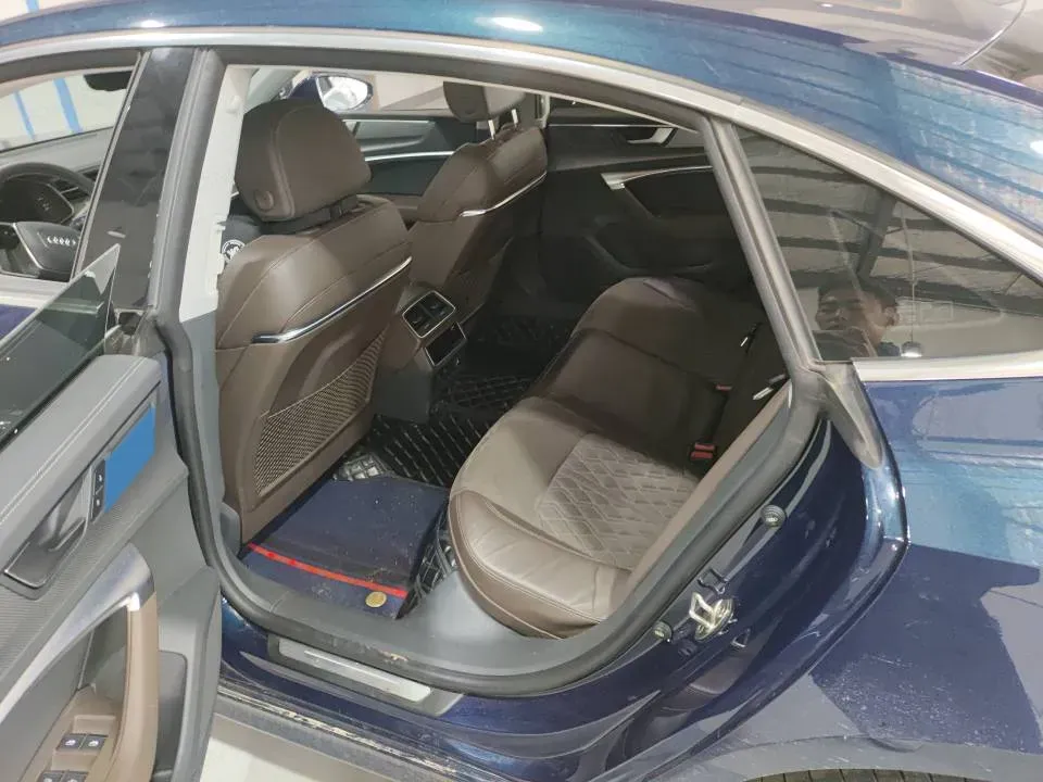 2024 Audi A7L 2.0T 245HP L4 7DCT,autocango,china used car exporter,china ev exporter,chinese used car exporter,chinese used ev exporter