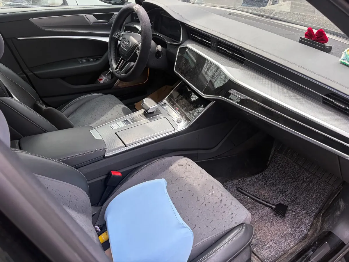 2024 Audi A6L 2.0T 245HP L4 7DCT,autocango,china used car exporter,china ev exporter,chinese used car exporter,chinese used ev exporter