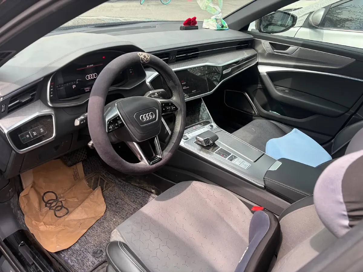 2024 Audi A6L 2.0T 245HP L4 7DCT,autocango,china used car exporter,china ev exporter,chinese used car exporter,chinese used ev exporter