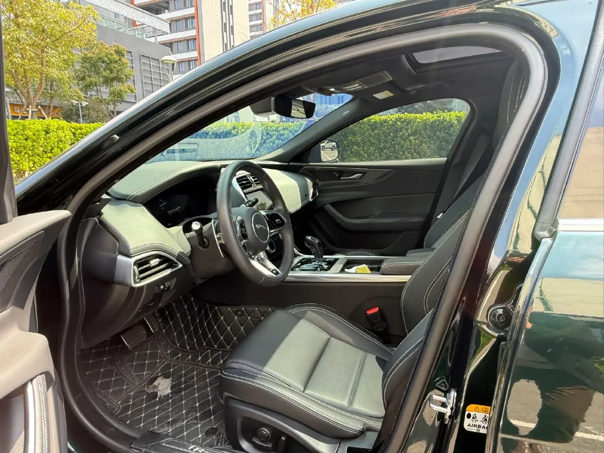 2023 Jaguar XEL 2.0T 250HP L4 8AT,autocango,china used car exporter,china ev exporter,chinese used car exporter,chinese used ev exporter