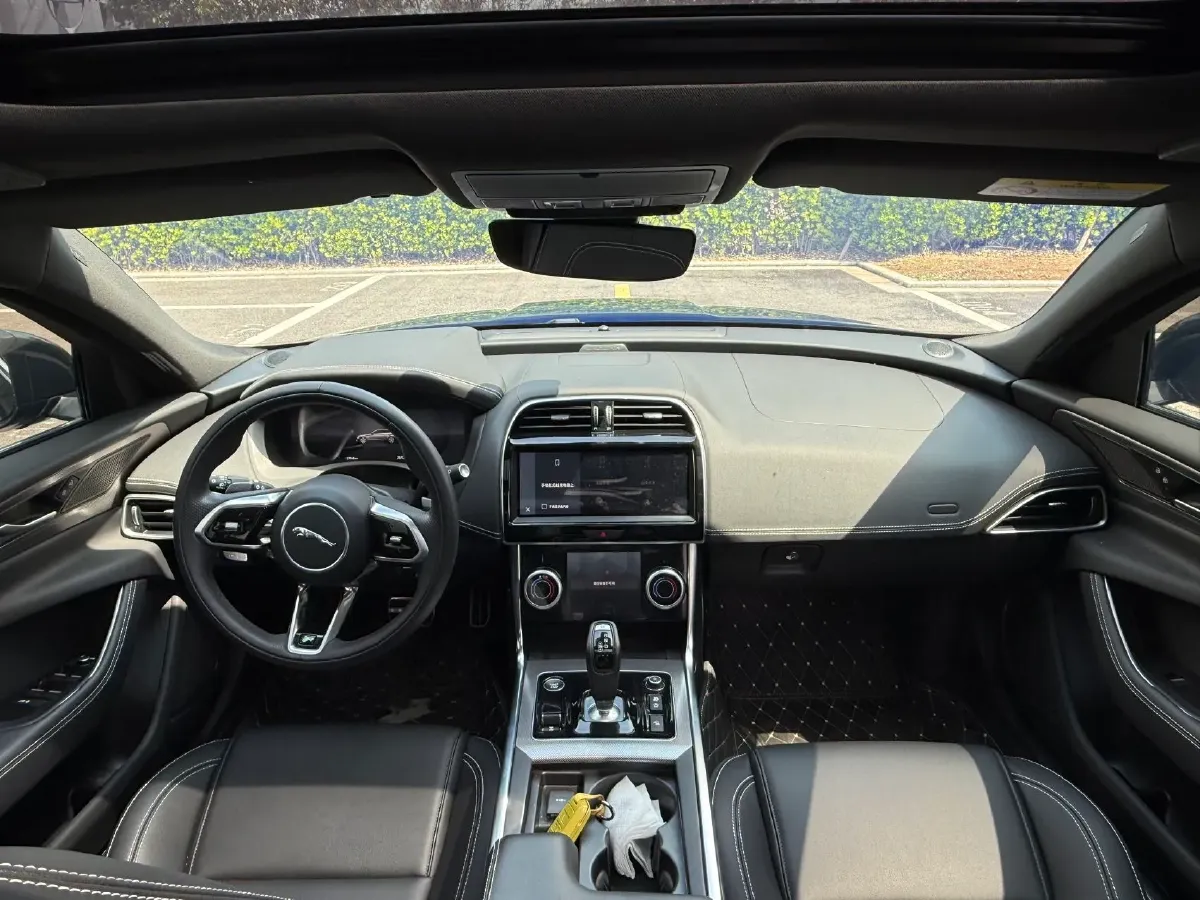 2023 Jaguar XEL 2.0T 250HP L4 8AT,autocango,china used car exporter,china ev exporter,chinese used car exporter,chinese used ev exporter