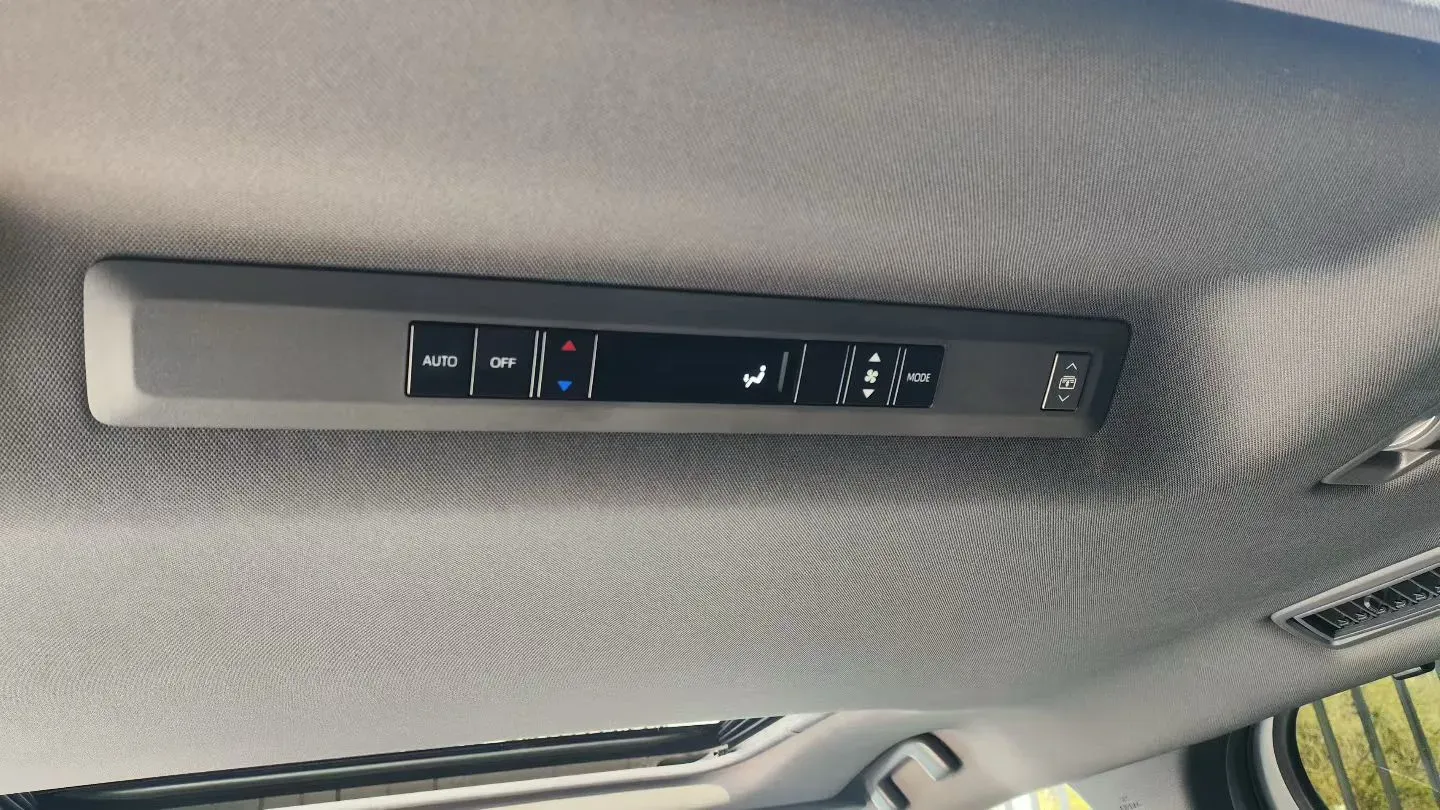 2024 Toyota Granvia 2.5L 189HP L4 E-CVT Hybrid,autocango,china used car exporter,china ev exporter,chinese used car exporter,chinese used ev exporter