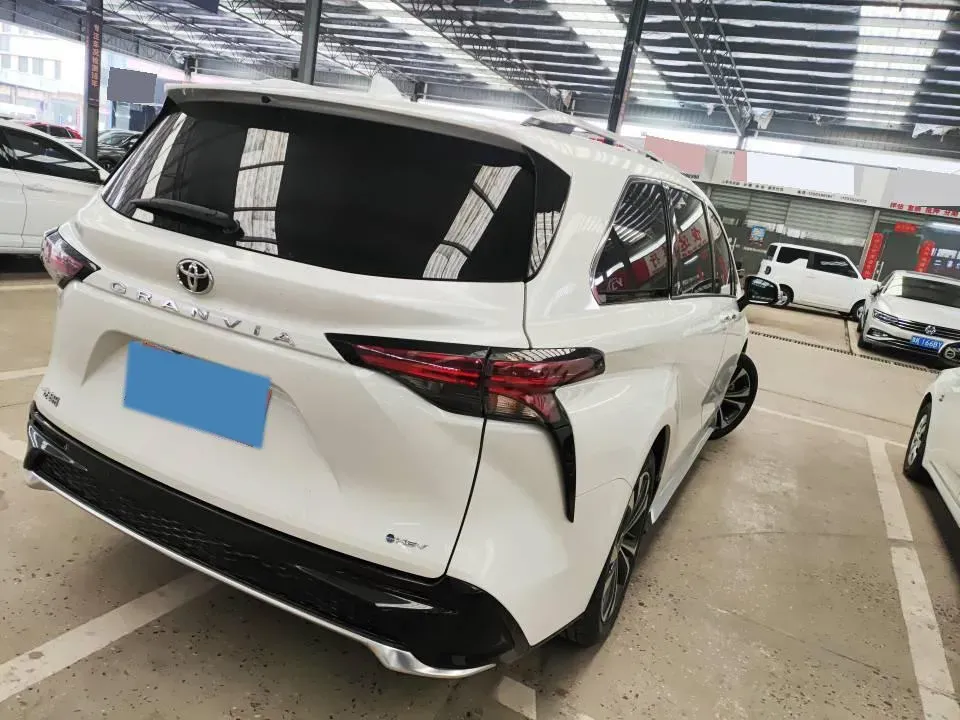 2024 Toyota Granvia 2.5L 189HP L4 E-CVT Hybrid,autocango,china used car exporter,china ev exporter,chinese used car exporter,chinese used ev exporter