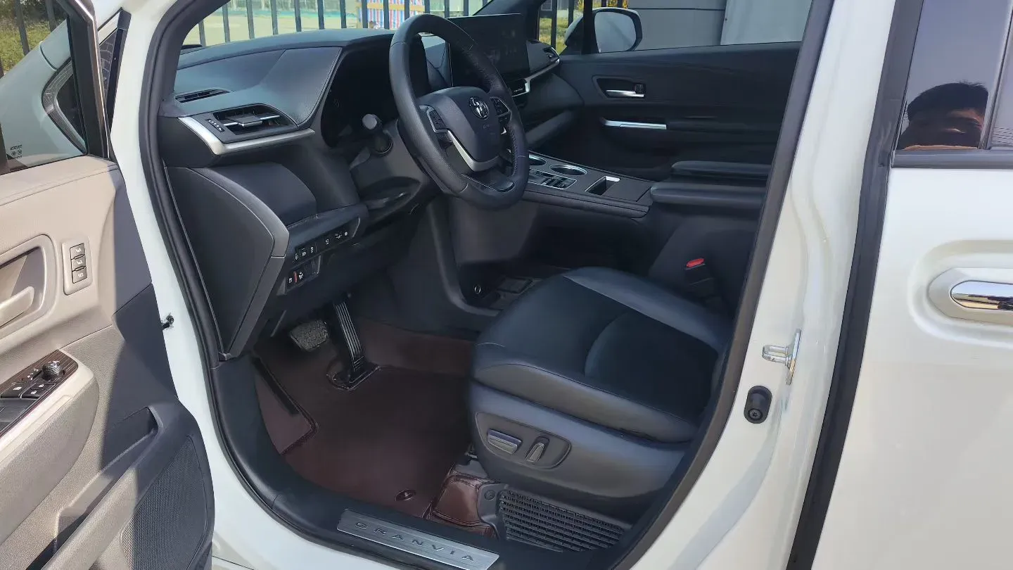 2024 Toyota Granvia 2.5L 189HP L4 E-CVT Hybrid,autocango,china used car exporter,china ev exporter,chinese used car exporter,chinese used ev exporter
