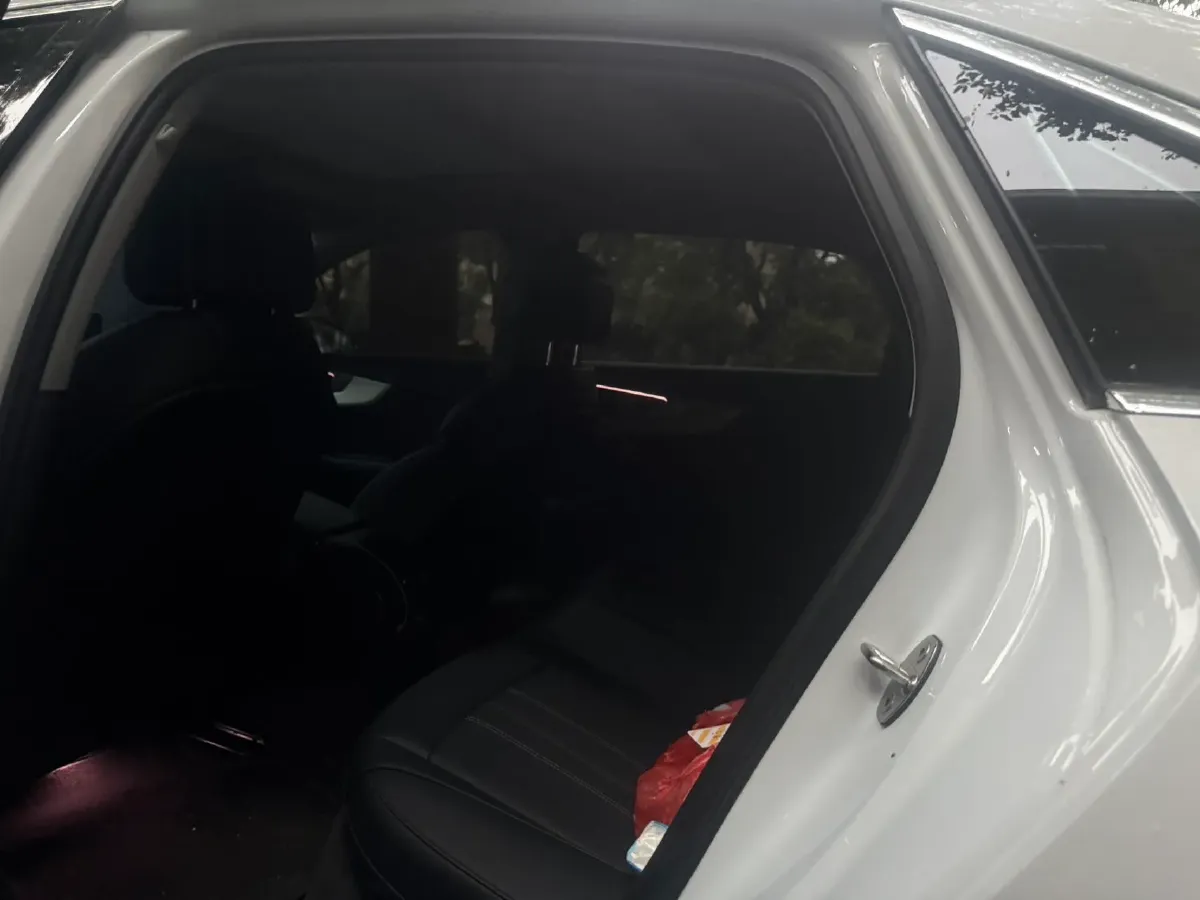 2025 Audi A4L 2.0T 190HP L4 7DCT,autocango,china used car exporter,china ev exporter,chinese used car exporter,chinese used ev exporter