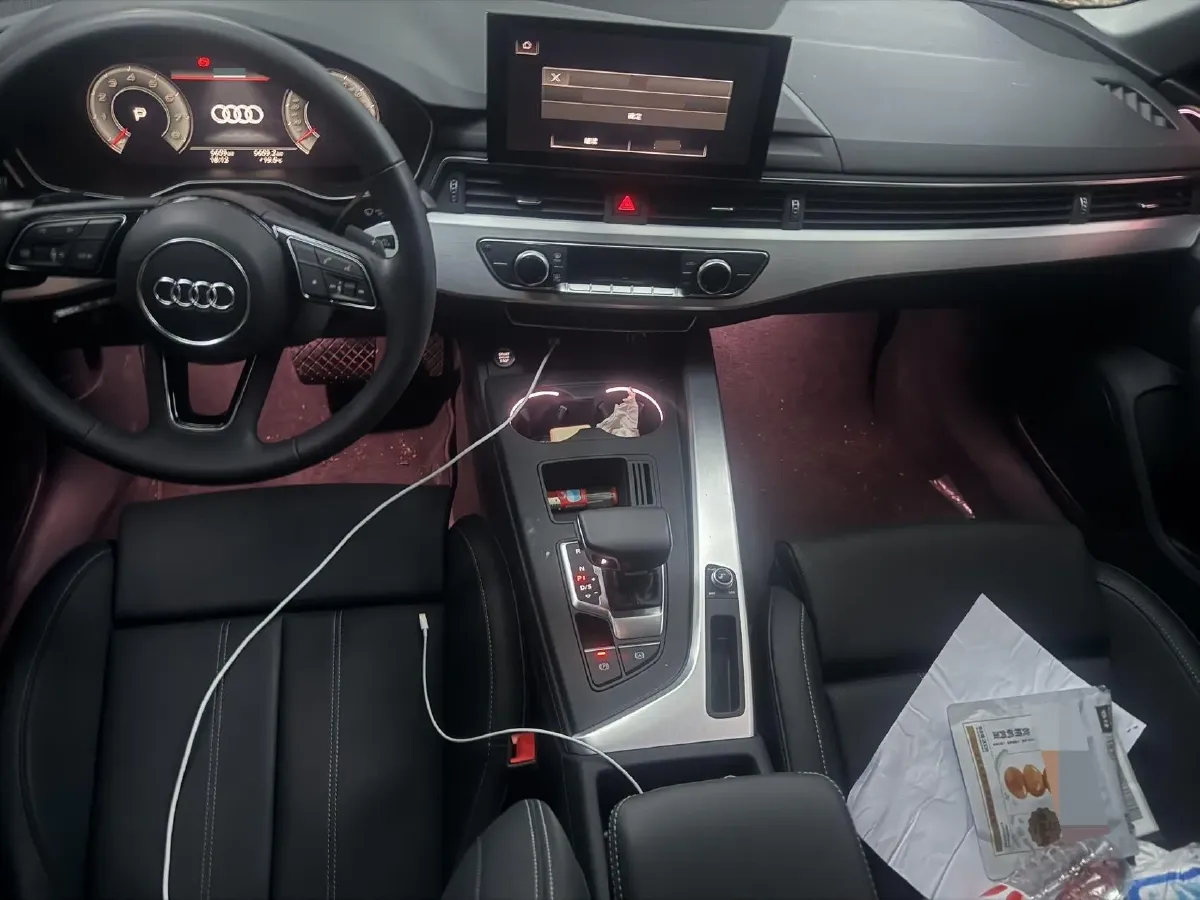 2025 Audi A4L 2.0T 190HP L4 7DCT,autocango,china used car exporter,china ev exporter,chinese used car exporter,chinese used ev exporter