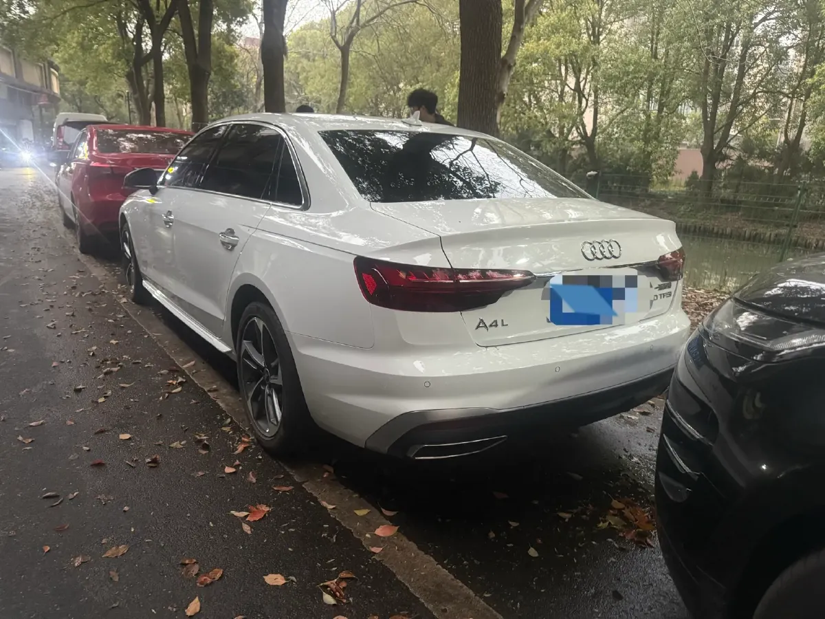 2025 Audi A4L 2.0T 190HP L4 7DCT,autocango,china used car exporter,china ev exporter,chinese used car exporter,chinese used ev exporter