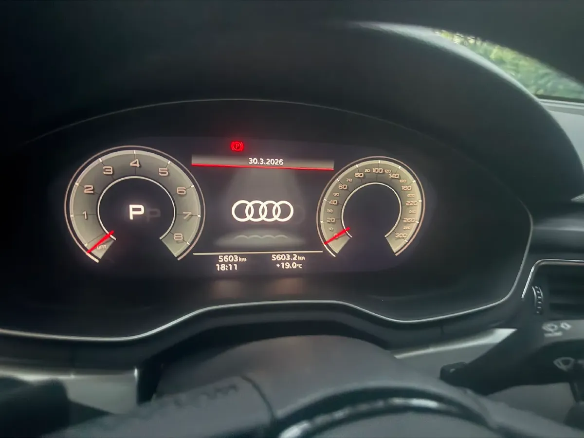 2025 Audi A4L 2.0T 190HP L4 7DCT,autocango,china used car exporter,china ev exporter,chinese used car exporter,chinese used ev exporter