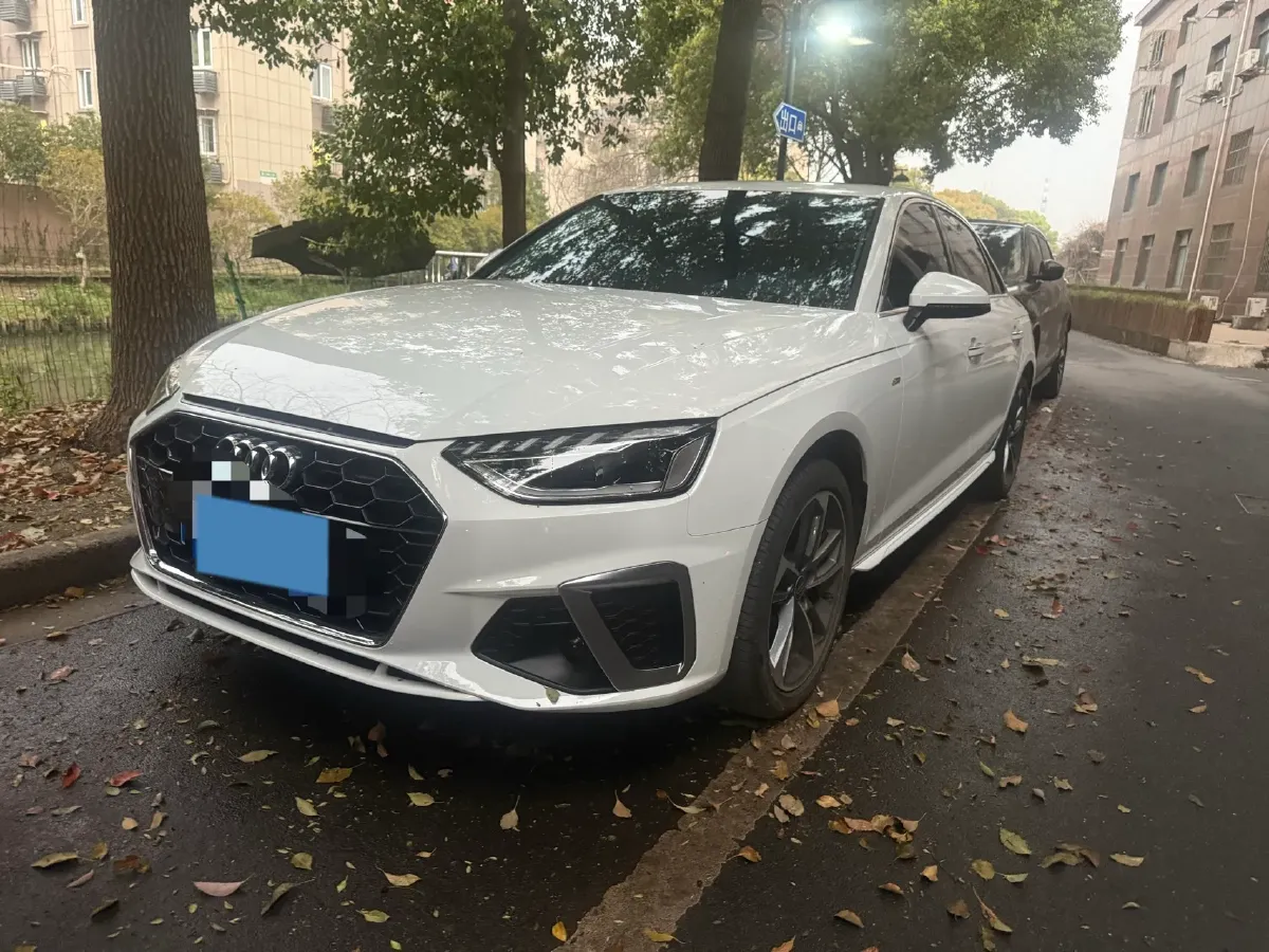 2025 Audi A4L 2.0T 190HP L4 7DCT,autocango,china used car exporter,china ev exporter,chinese used car exporter,chinese used ev exporter